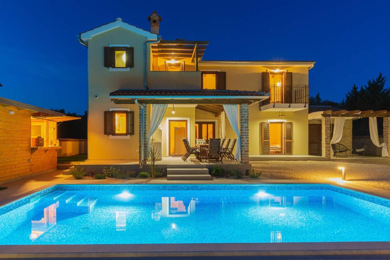 Villa David - Luxurious Secluded Villa With A Heated Pool Butkovići Εξωτερικό φωτογραφία