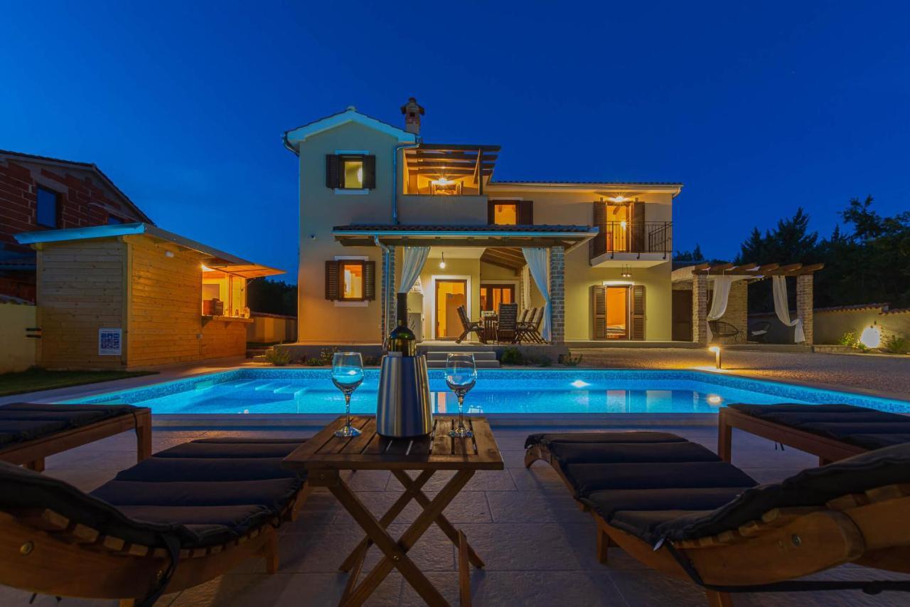 Villa David - Luxurious Secluded Villa With A Heated Pool Butkovići Εξωτερικό φωτογραφία