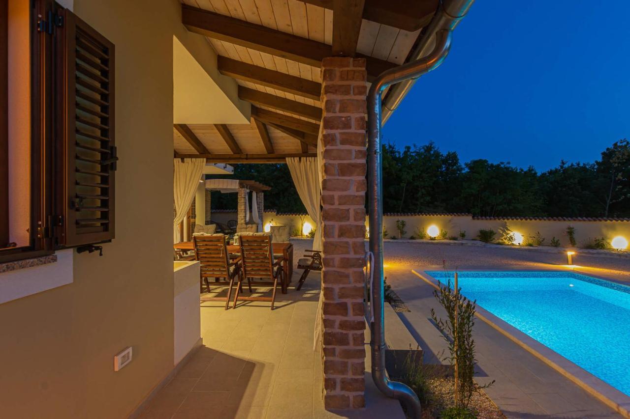 Villa David - Luxurious Secluded Villa With A Heated Pool Butkovići Εξωτερικό φωτογραφία