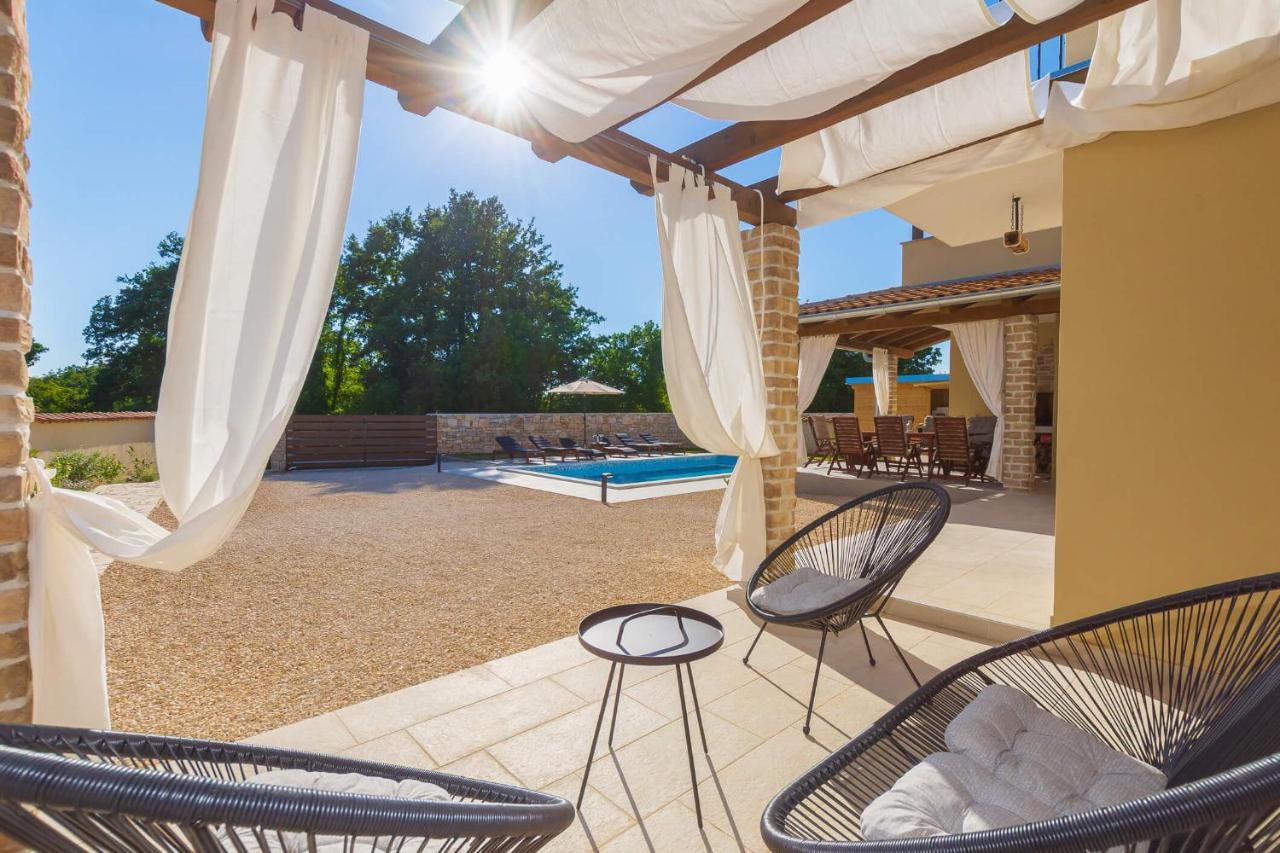 Villa David - Luxurious Secluded Villa With A Heated Pool Butkovići Εξωτερικό φωτογραφία