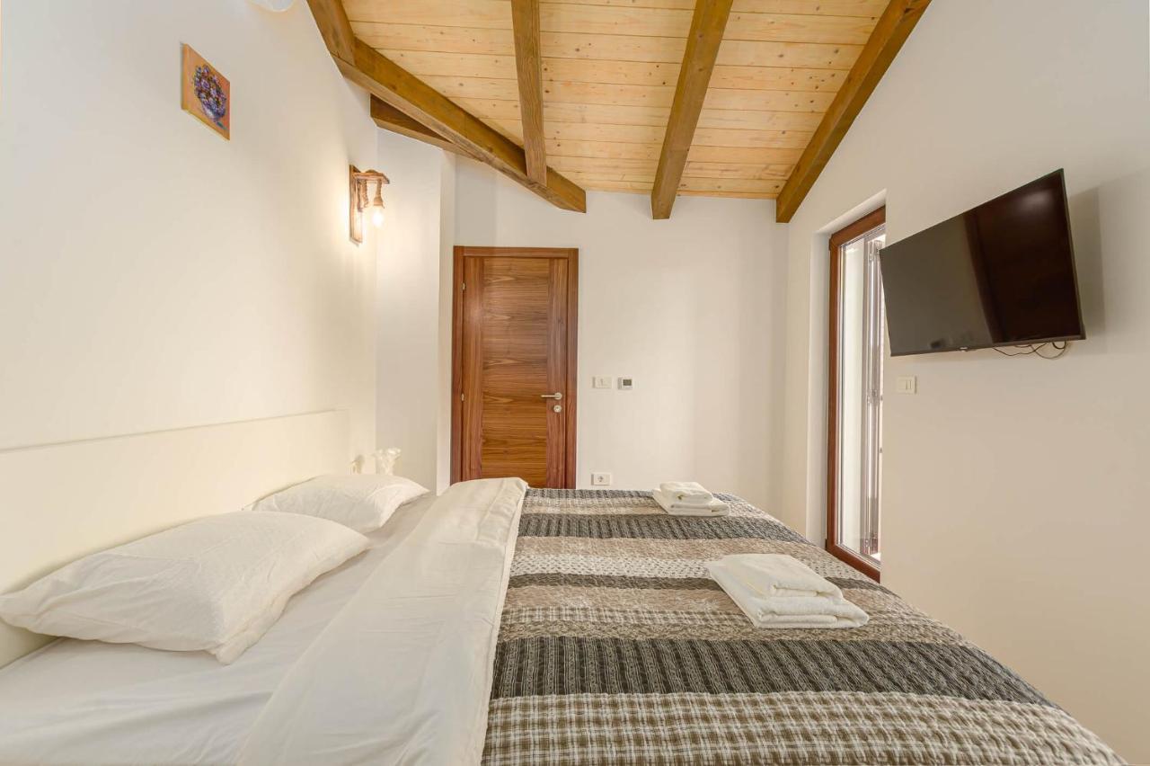 Villa David - Luxurious Secluded Villa With A Heated Pool Butkovići Εξωτερικό φωτογραφία